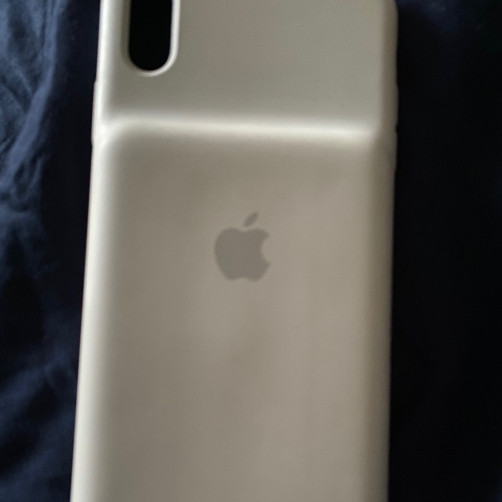 Apple XS Max battery case- minor scratches